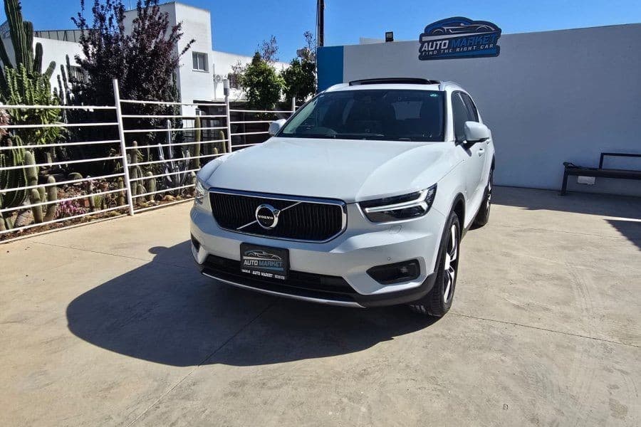 VOLVO XC40 T4
