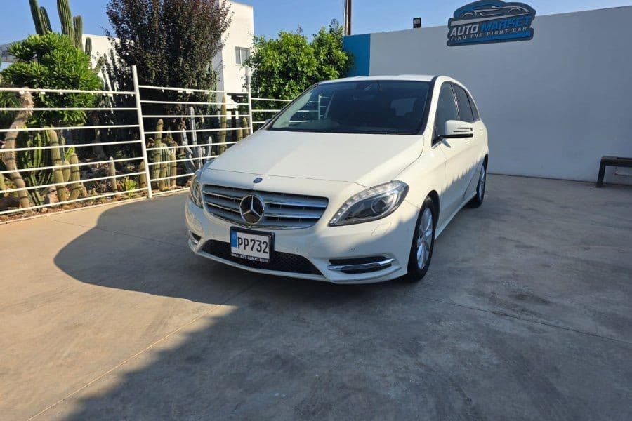 MERCEDES-BENZ B180