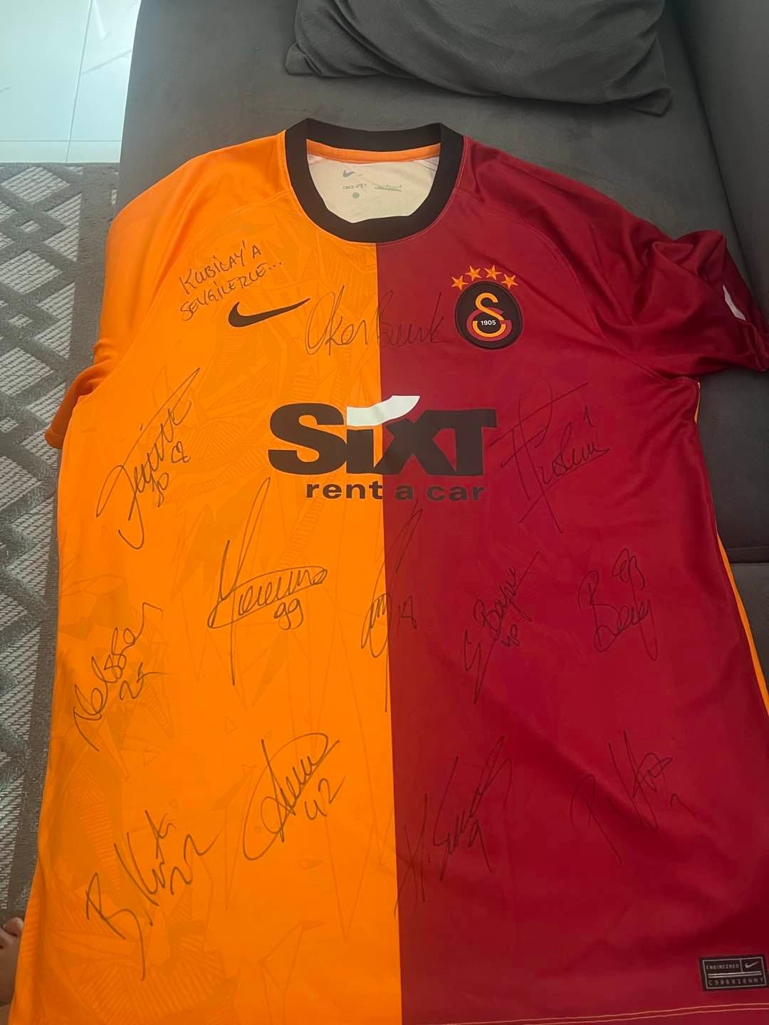 2021-2022 sezonu 18 futbolcu imzalı orjinal galatasaray forması